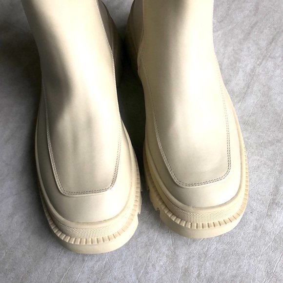 Lane Bryant Woman’s Dream Cloud Faux-Leather Super Lug Bootie Cream Size 7W - Picture 4 of 10